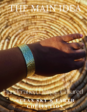 Load image into Gallery viewer, Hammered Brass Bracelet