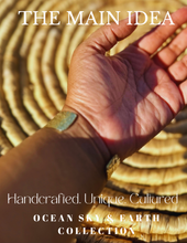 Load image into Gallery viewer, Hammered Brass Bracelet